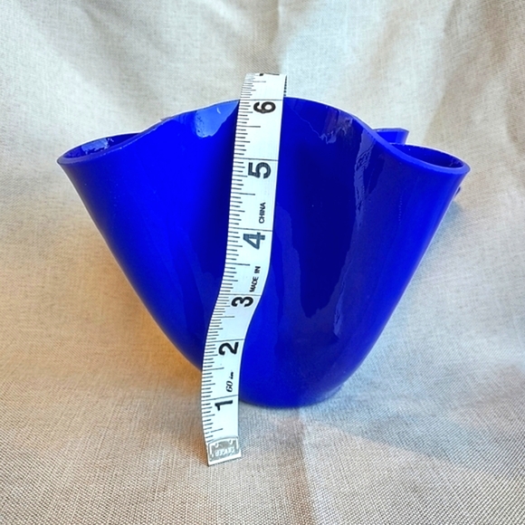 Vtg Folded Glass Art Vase Royal Blue Handkerchief Cortoccio Style 9" x 6" - Picture 3 of 10